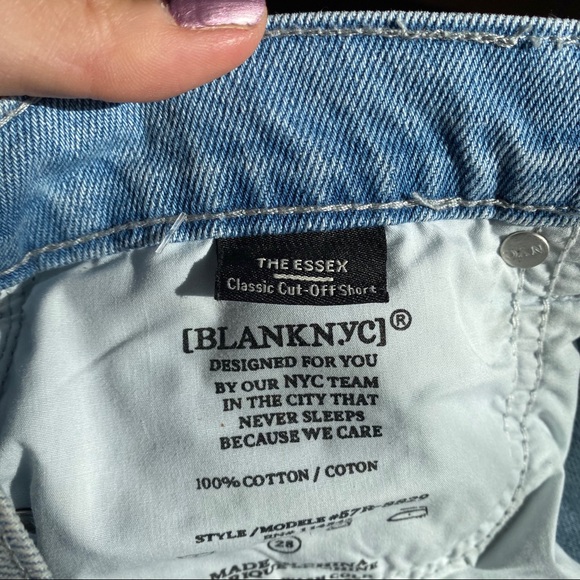 ๐ BLANK NYC THE ESSEX CLASSIC CUT-OFF LIGHT DENIM DISTRESSED JEAN SHORT! - Picture 7 of 15